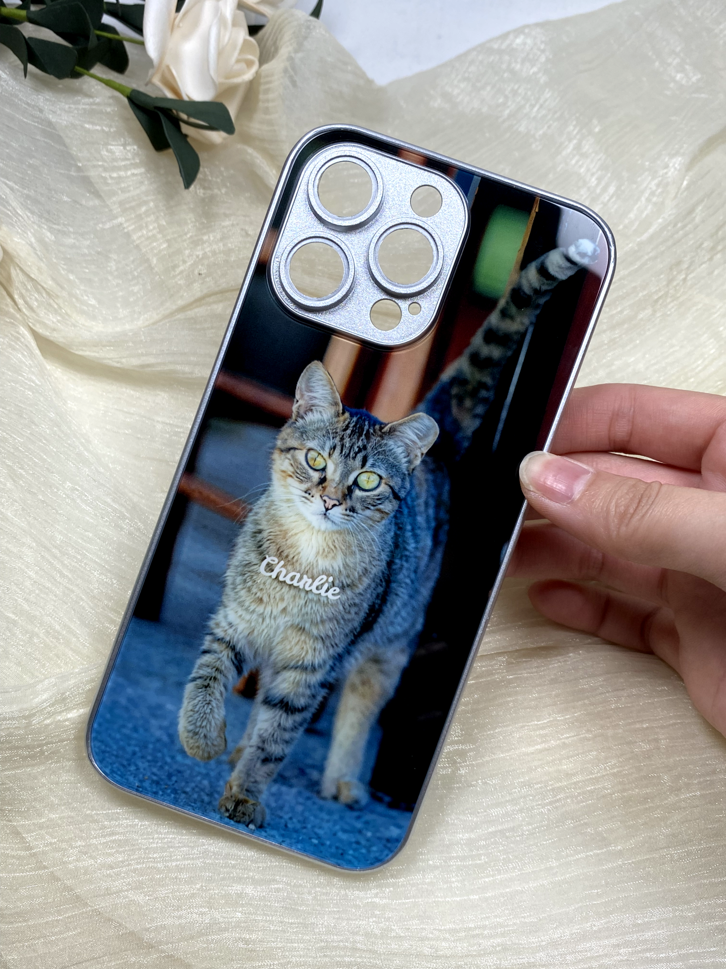 Dê um toque especial ao seu telemóvel com uma capa personalizada com o tema dos gatos!