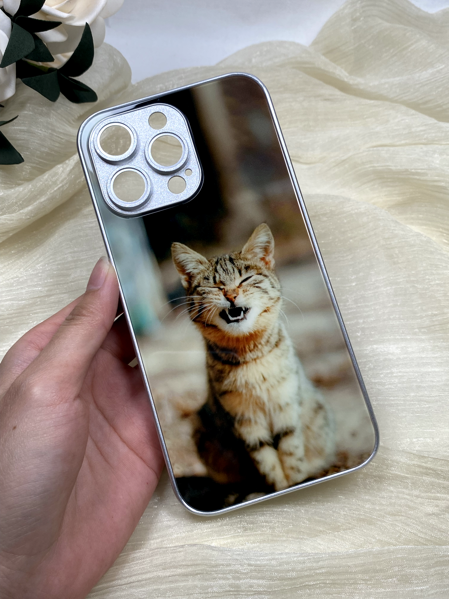 Dê um toque especial ao seu telemóvel com uma capa personalizada com o tema dos gatos!