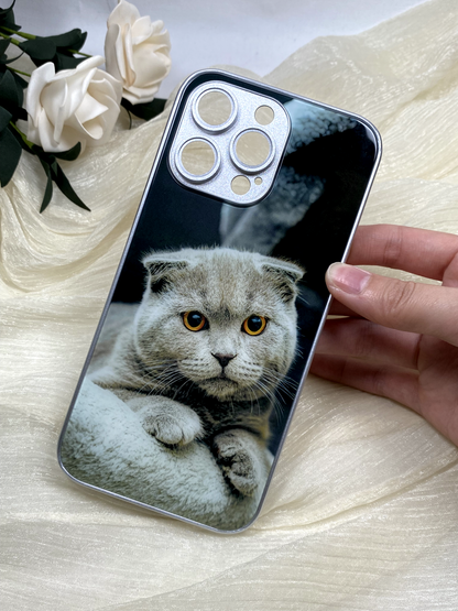 Dê um toque especial ao seu telemóvel com uma capa personalizada com o tema dos gatos!