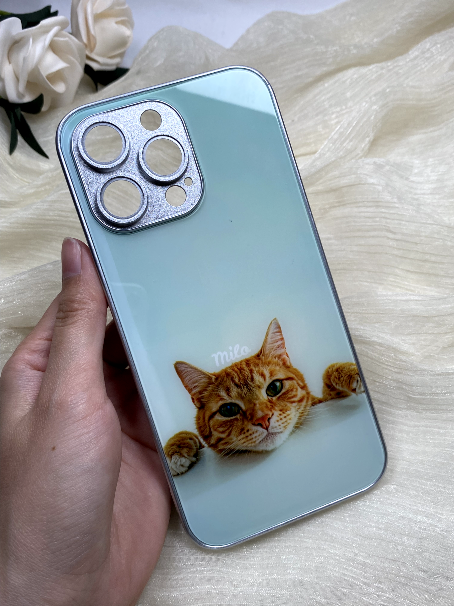 Dê um toque especial ao seu telemóvel com uma capa personalizada com o tema dos gatos!