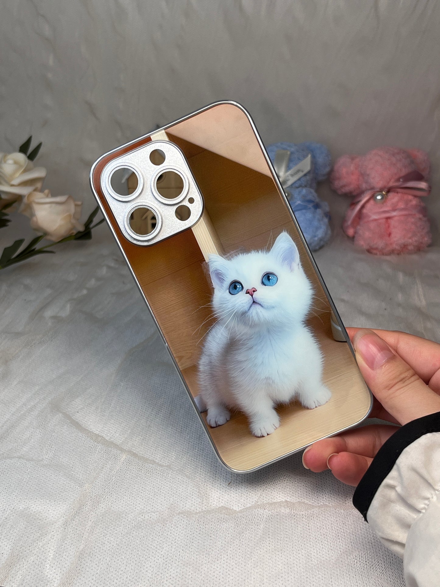 Dê um toque especial ao seu telemóvel com uma capa personalizada com o tema dos gatos!