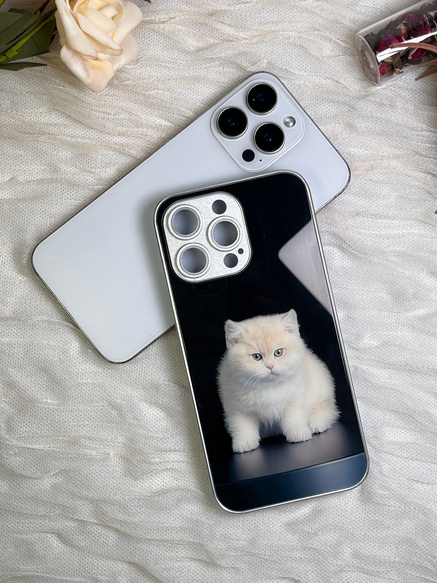 Make Your Phone Case a Canvas for Your Cat's Cuteness!