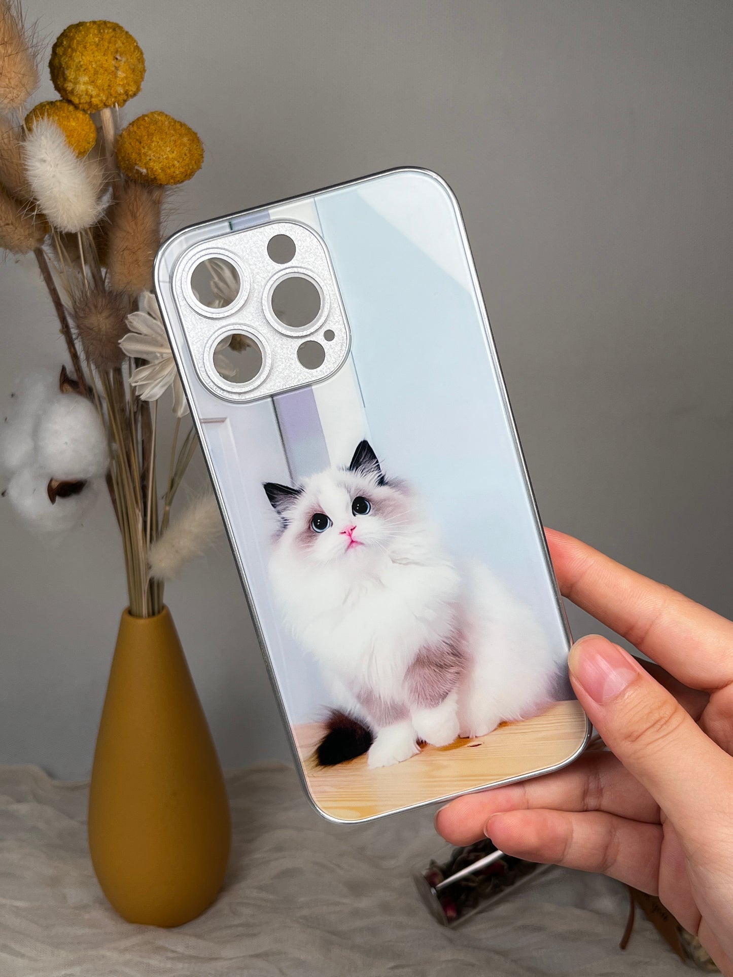 Dê um toque especial ao seu telemóvel com uma capa personalizada com o tema dos gatos!