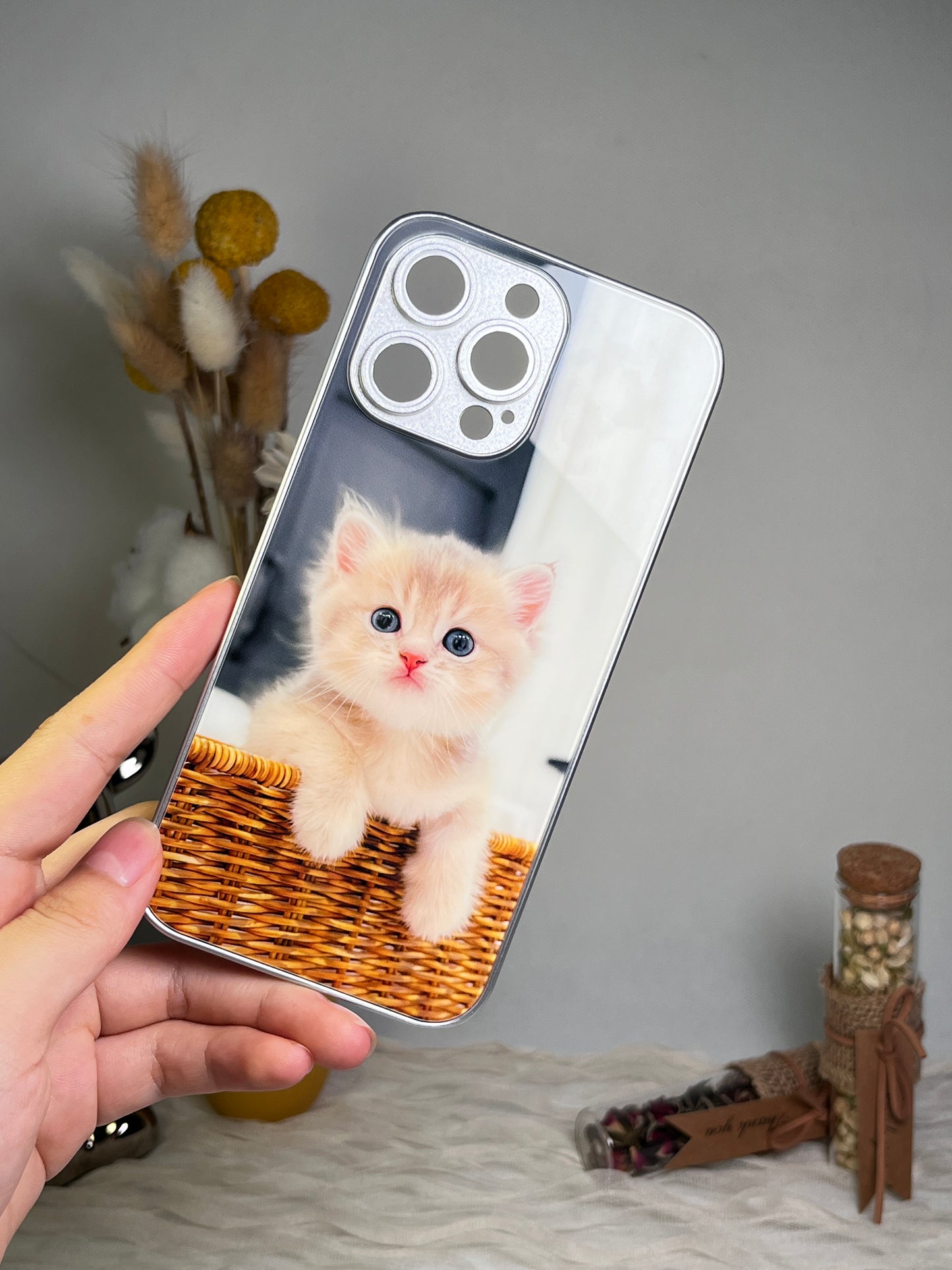 Dê um toque especial ao seu telemóvel com uma capa personalizada com o tema dos gatos!