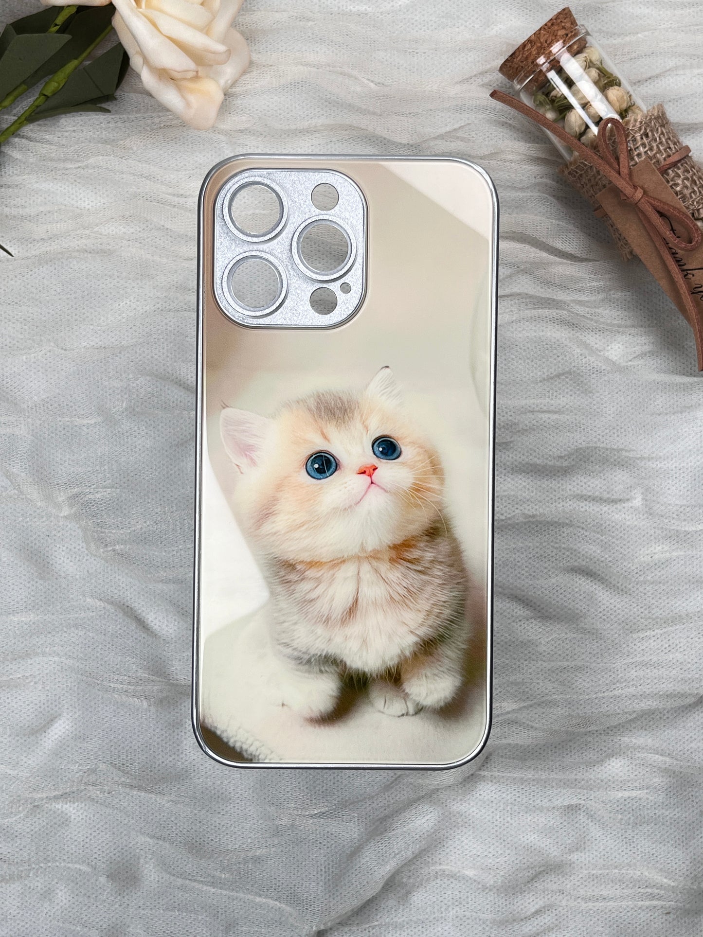 Dê um toque especial ao seu telemóvel com uma capa personalizada com o tema dos gatos!