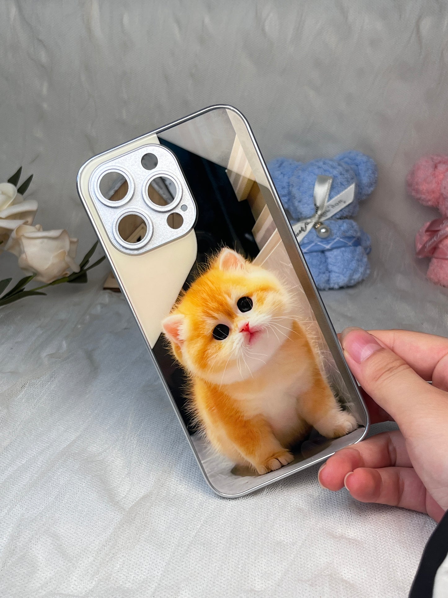 Dê um toque especial ao seu telemóvel com uma capa personalizada com o tema dos gatos!