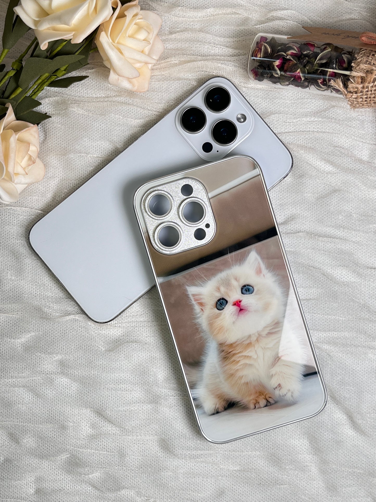 Dê um toque especial ao seu telemóvel com uma capa personalizada com o tema dos gatos!