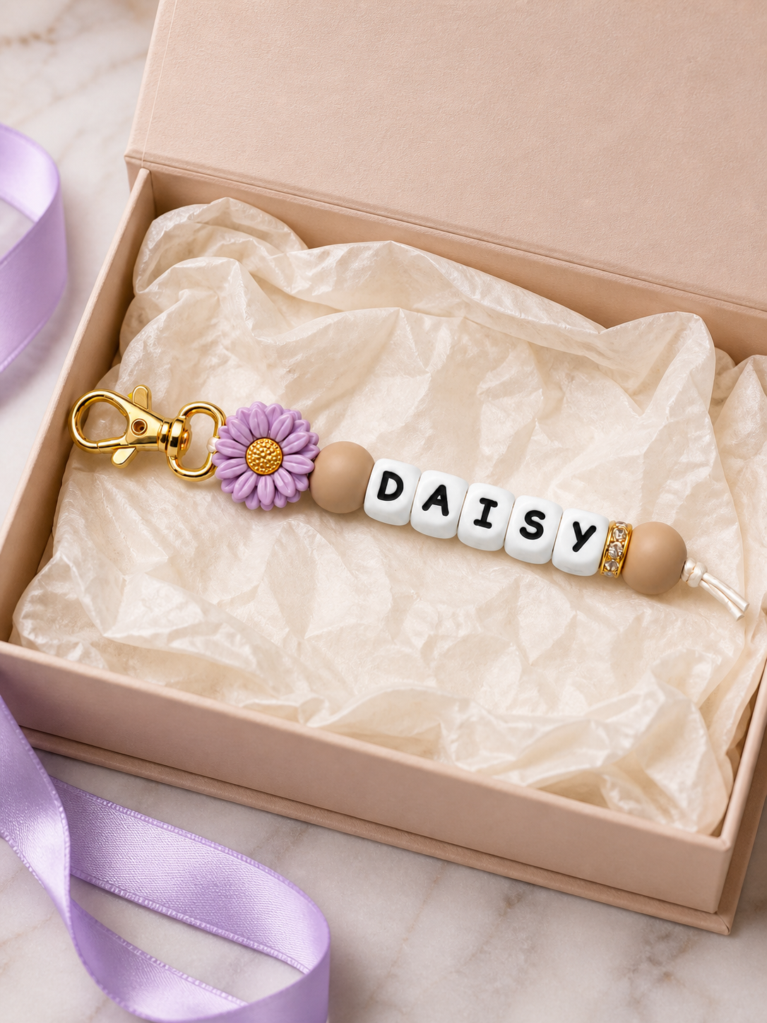 Personalized Name Daisy Keychain – Custom Letter Bead Bag Charm