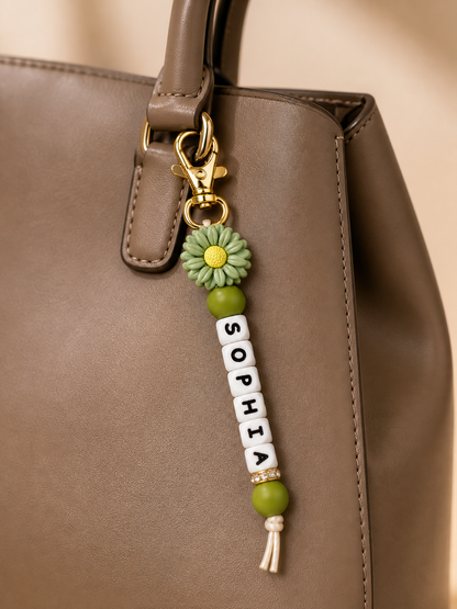 Personalized Name Daisy Keychain – Custom Letter Bead Bag Charm