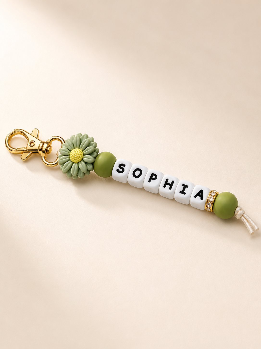 Personalized Name Daisy Keychain – Custom Letter Bead Bag Charm