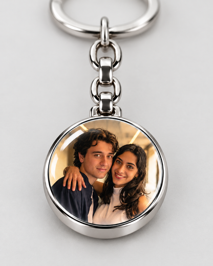 A melhor ideia de presente! O seu animal de estimação, os seus entes queridos, porta-chaves personalizado com retrato chibi para todas as ocasiões.